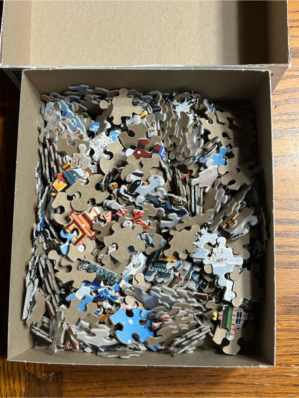 Winter Village 550-Piece Jigsaw Puzzle - Picture 4 of 4